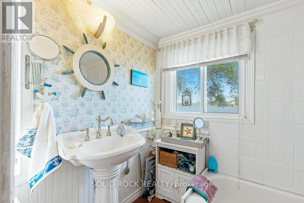 124 BAY LANE Image 20