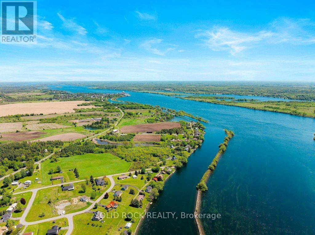 124 BAY LANE Image 27
