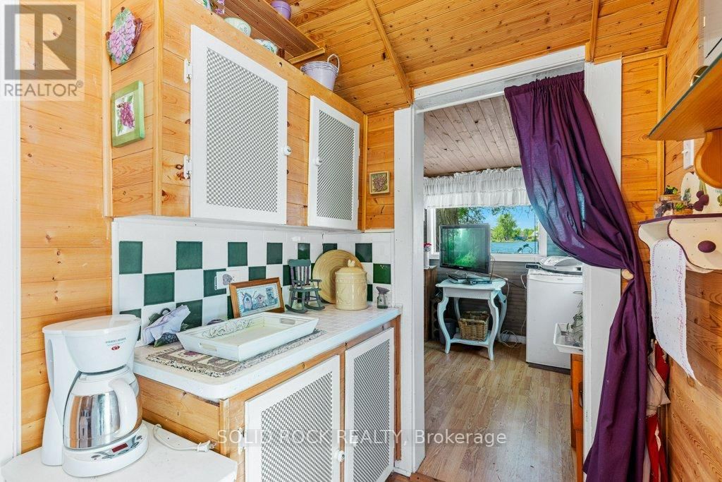 124 BAY LANE Image 31