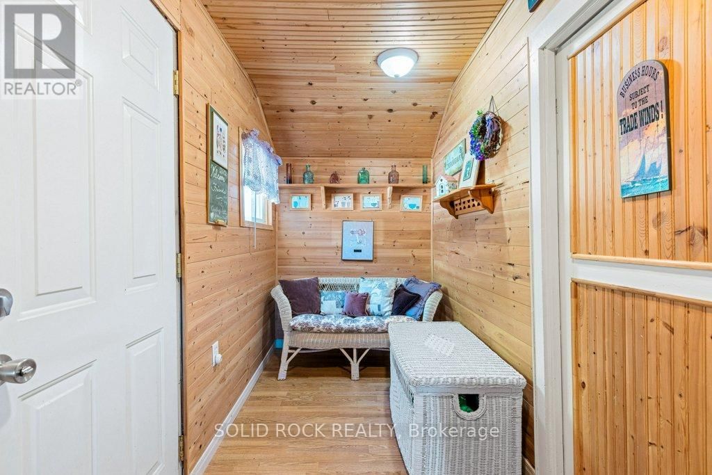 124 BAY LANE Image 32