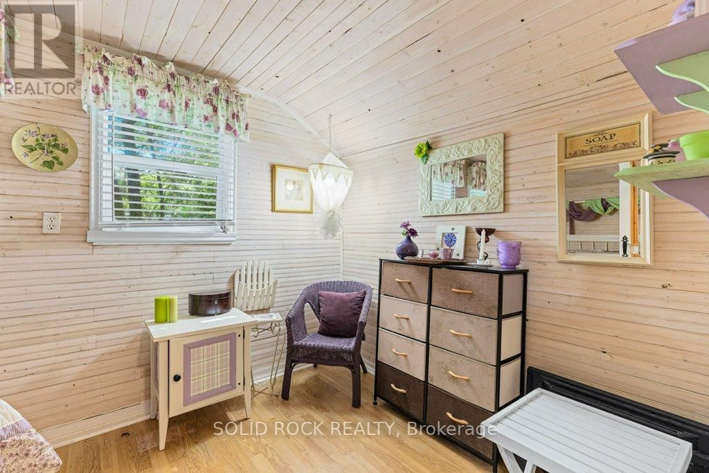 124 BAY LANE Image 34