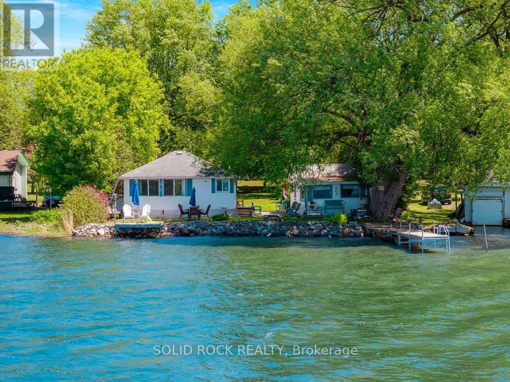 124 BAY LANE Image 40