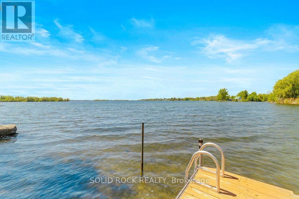 124 BAY LANE Image 42