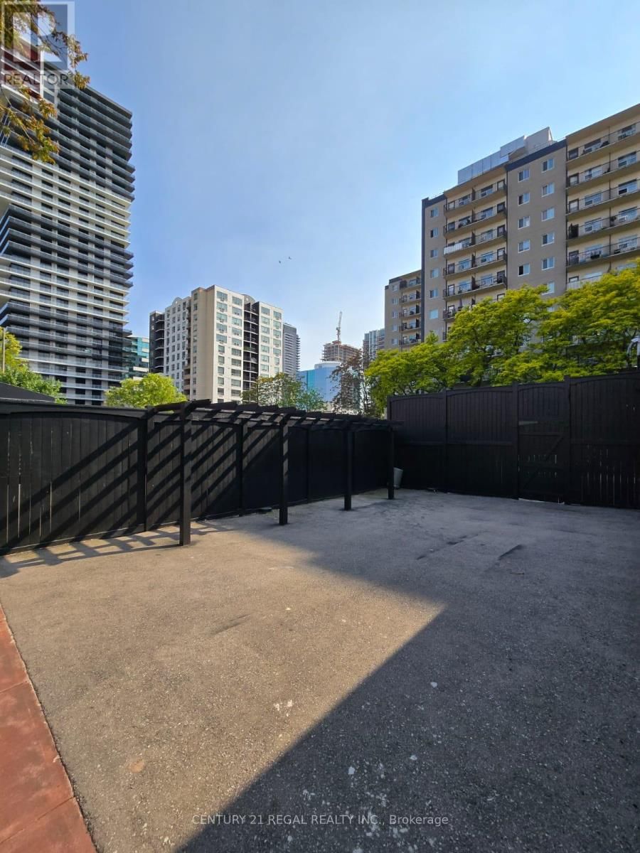 545 RICHMOND STREET Image 16
