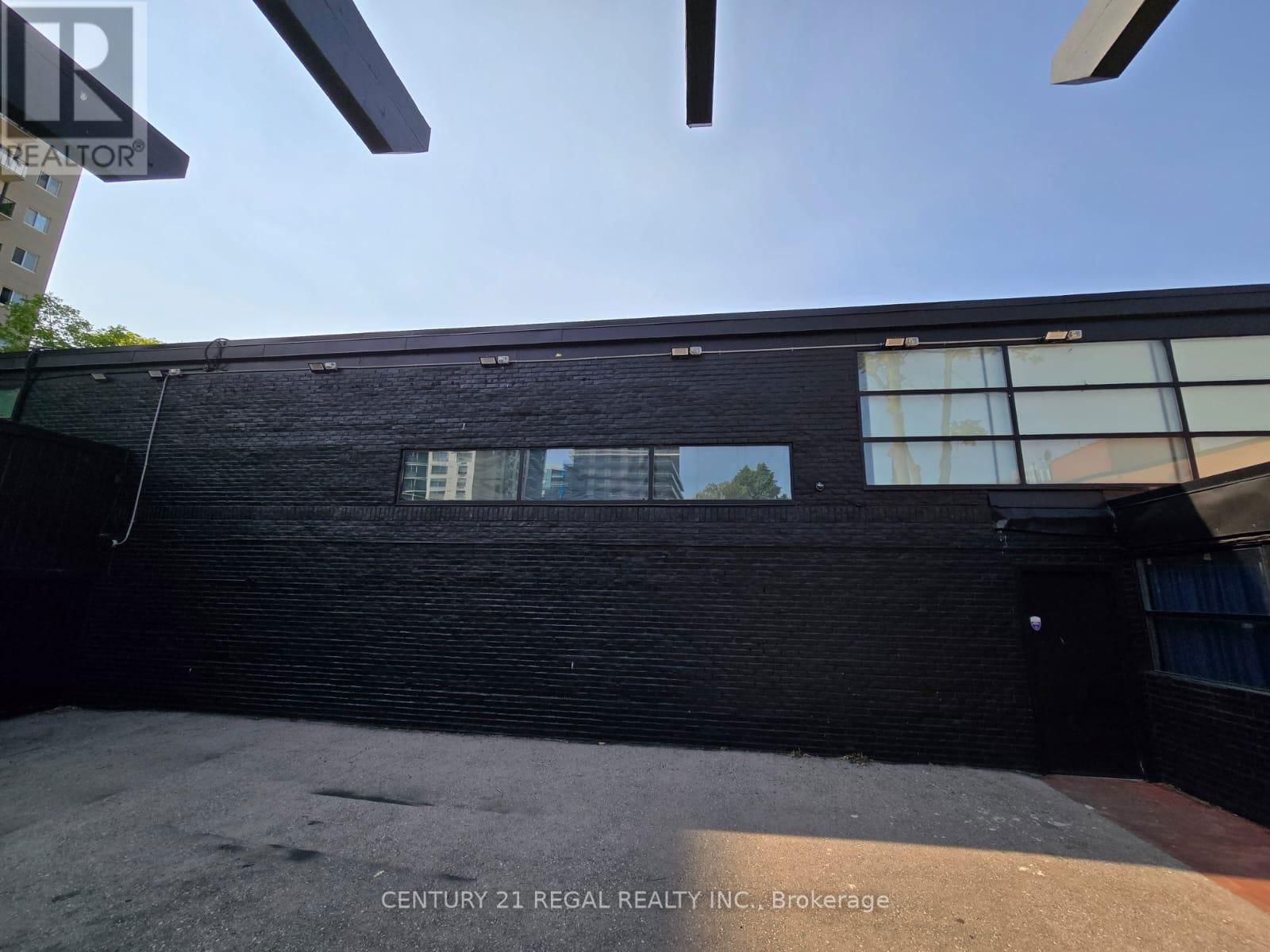 545 RICHMOND STREET Image 17