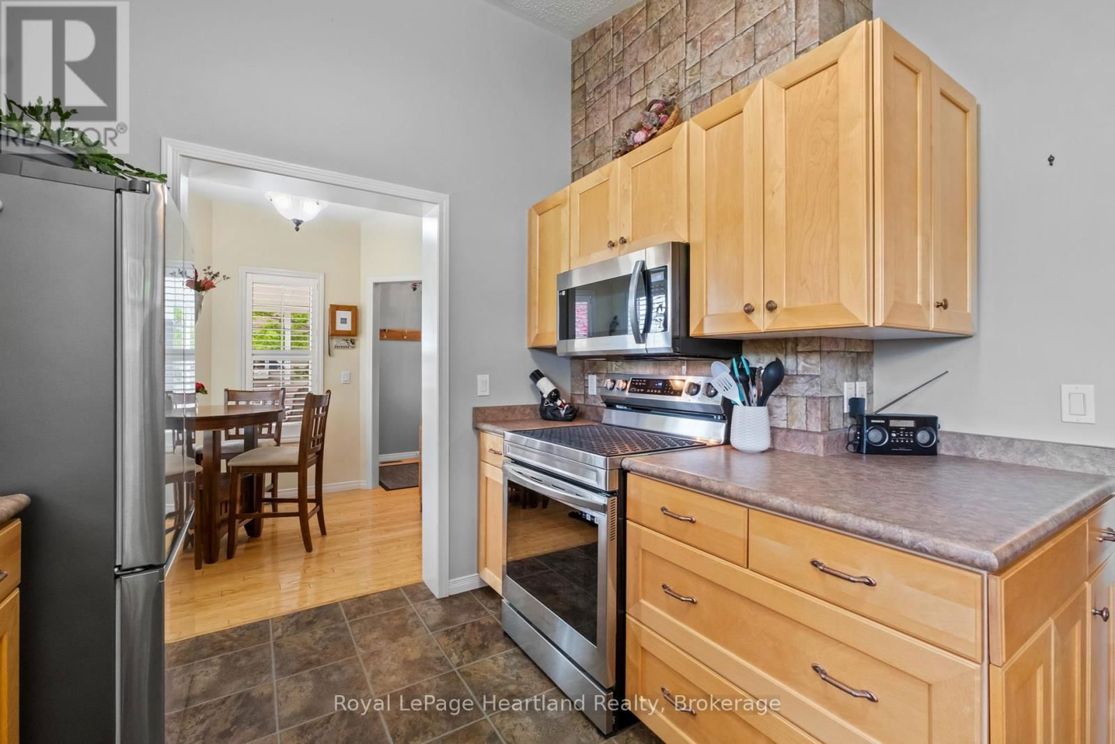 81402 CHAMPLAIN BOULEVARD Image 11