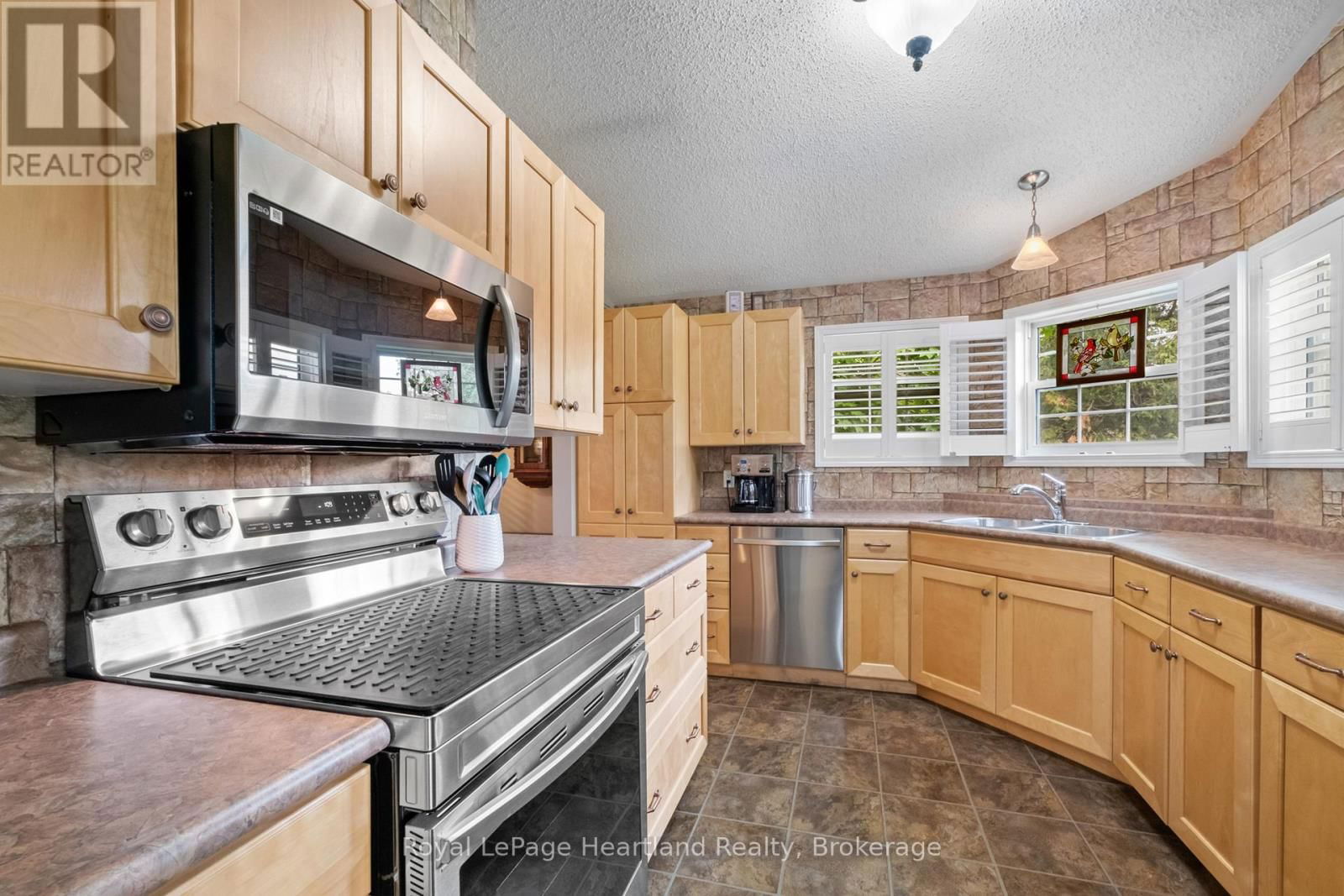 81402 CHAMPLAIN BOULEVARD Image 3
