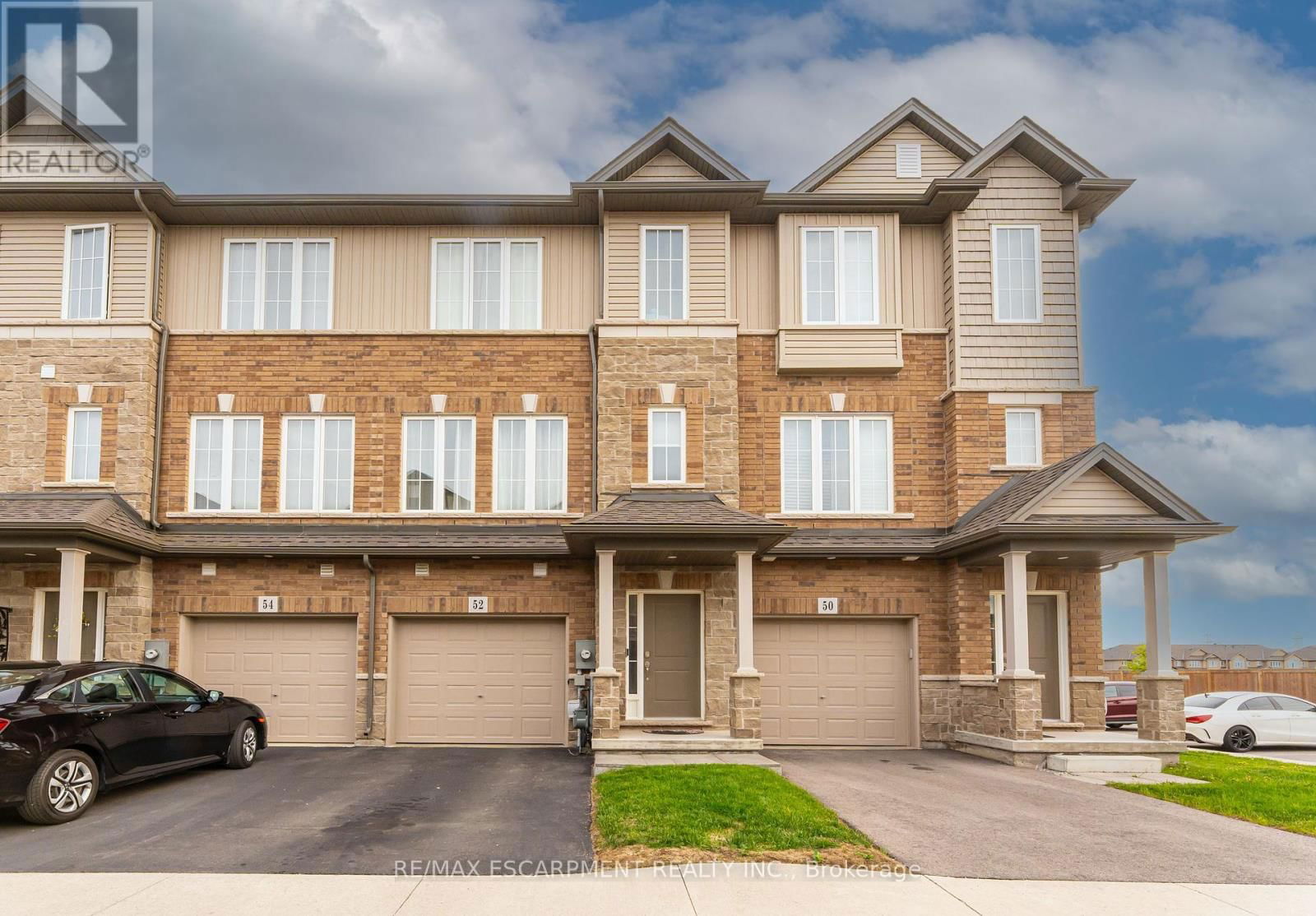 52 AQUARIUS CRESCENT Image 1