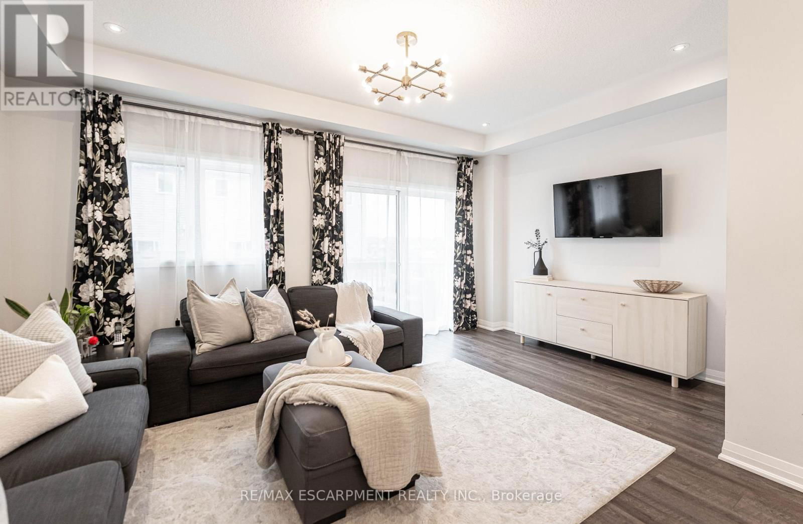 52 AQUARIUS CRESCENT Image 11
