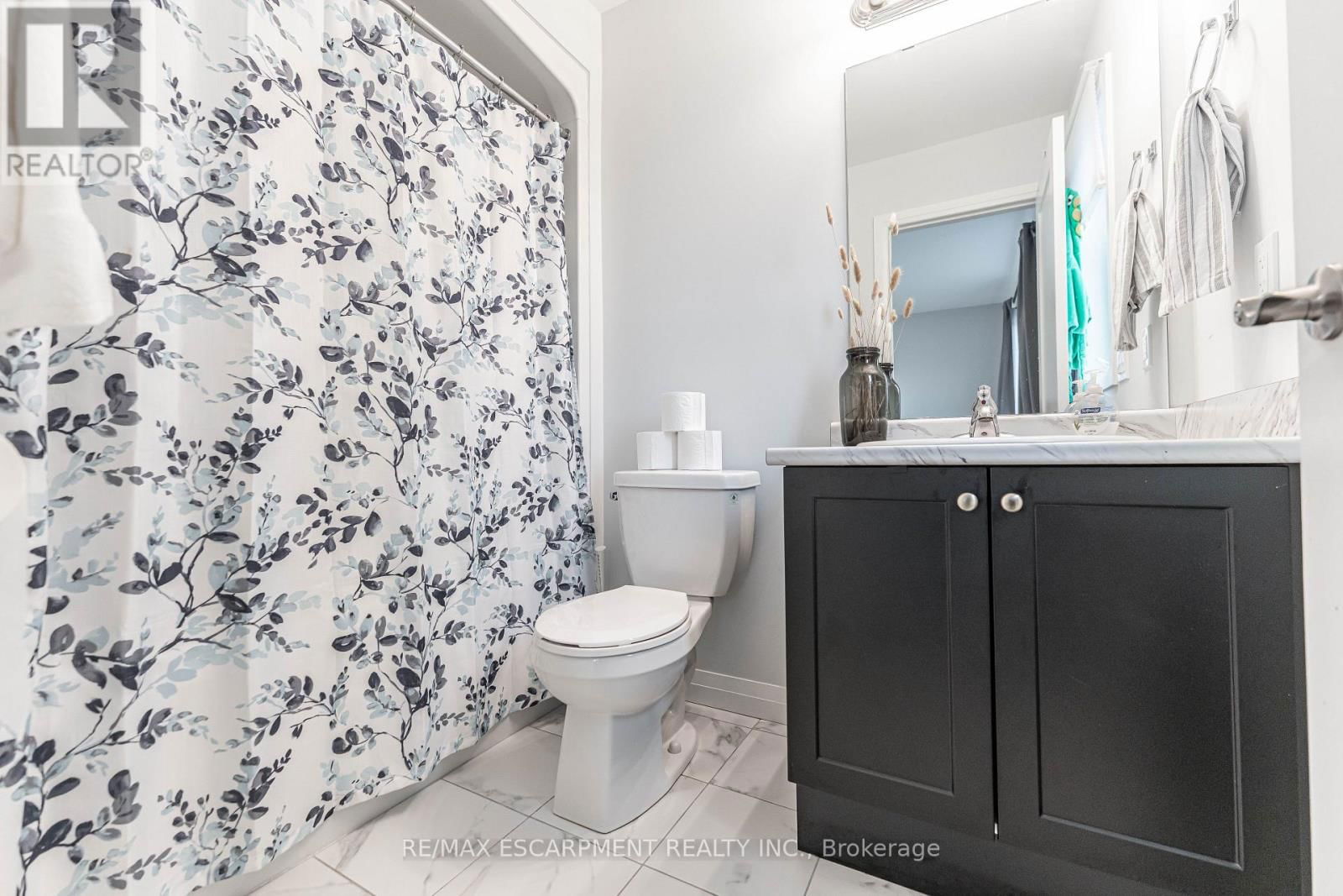 52 AQUARIUS CRESCENT Image 16