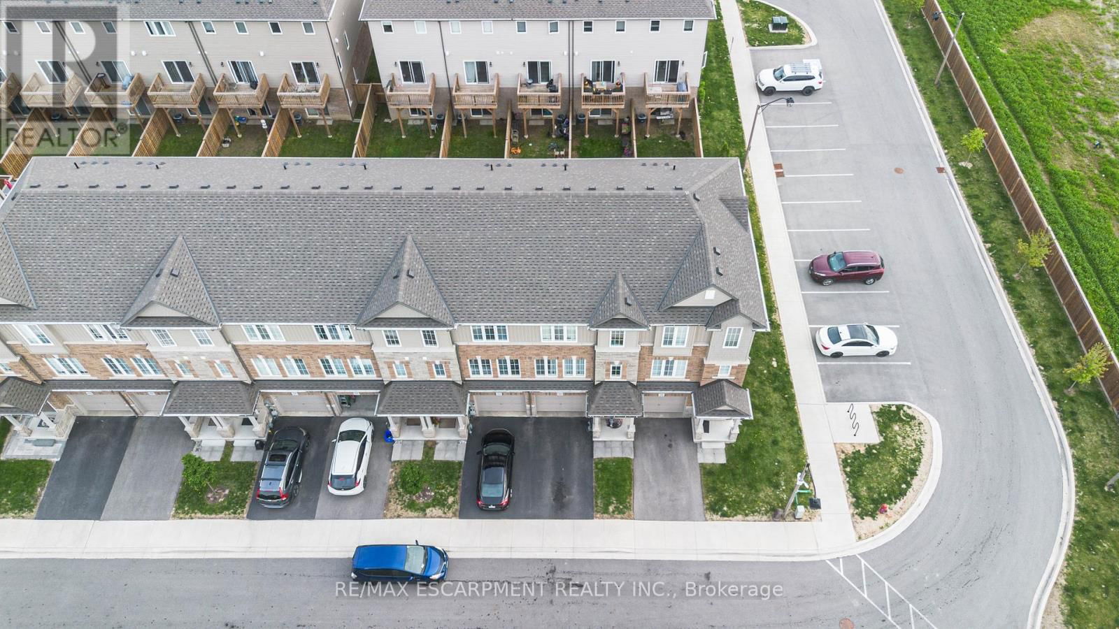 52 AQUARIUS CRESCENT Image 27
