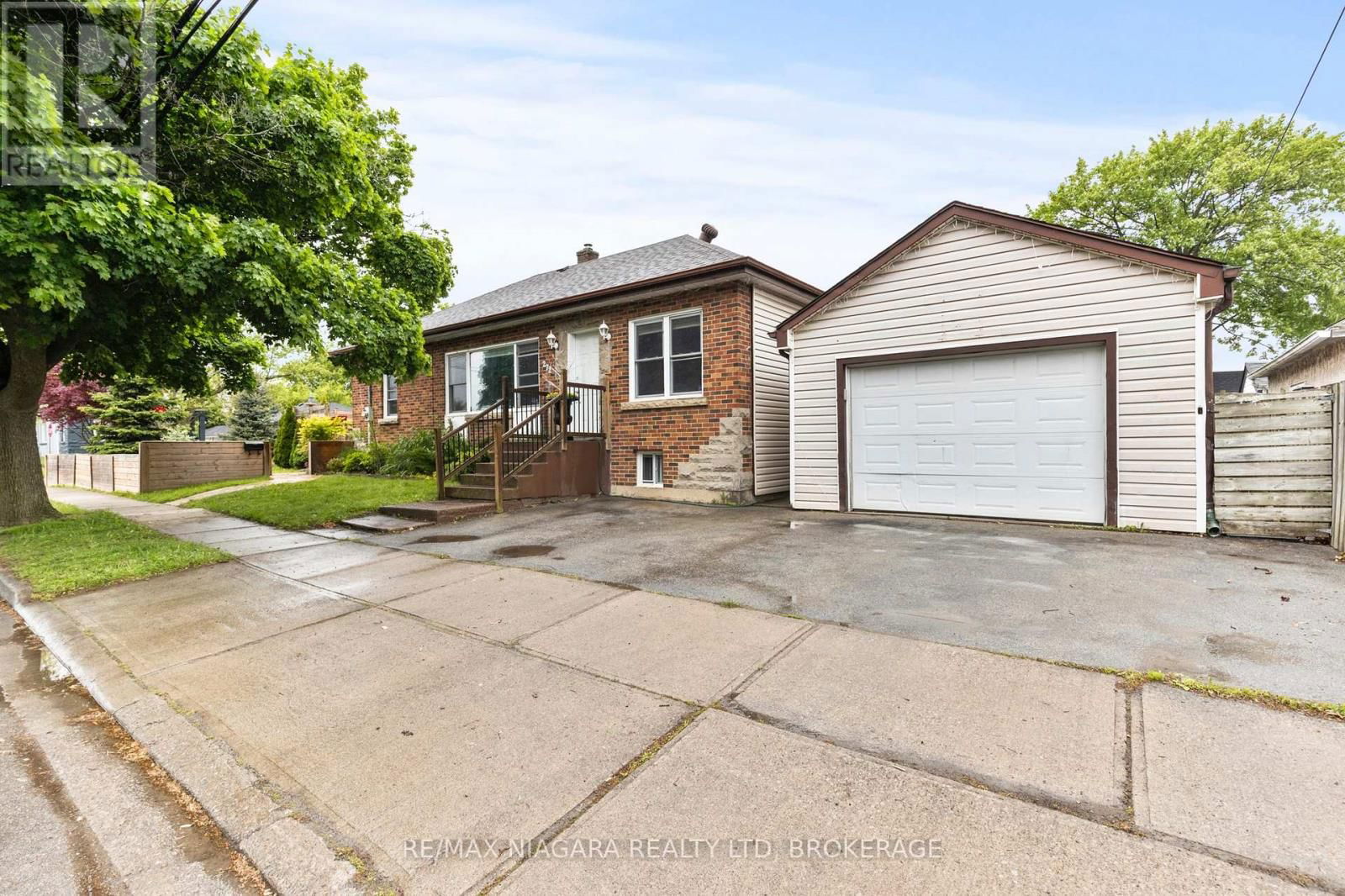 272 WALLACE AVENUE SOUTH Image 1