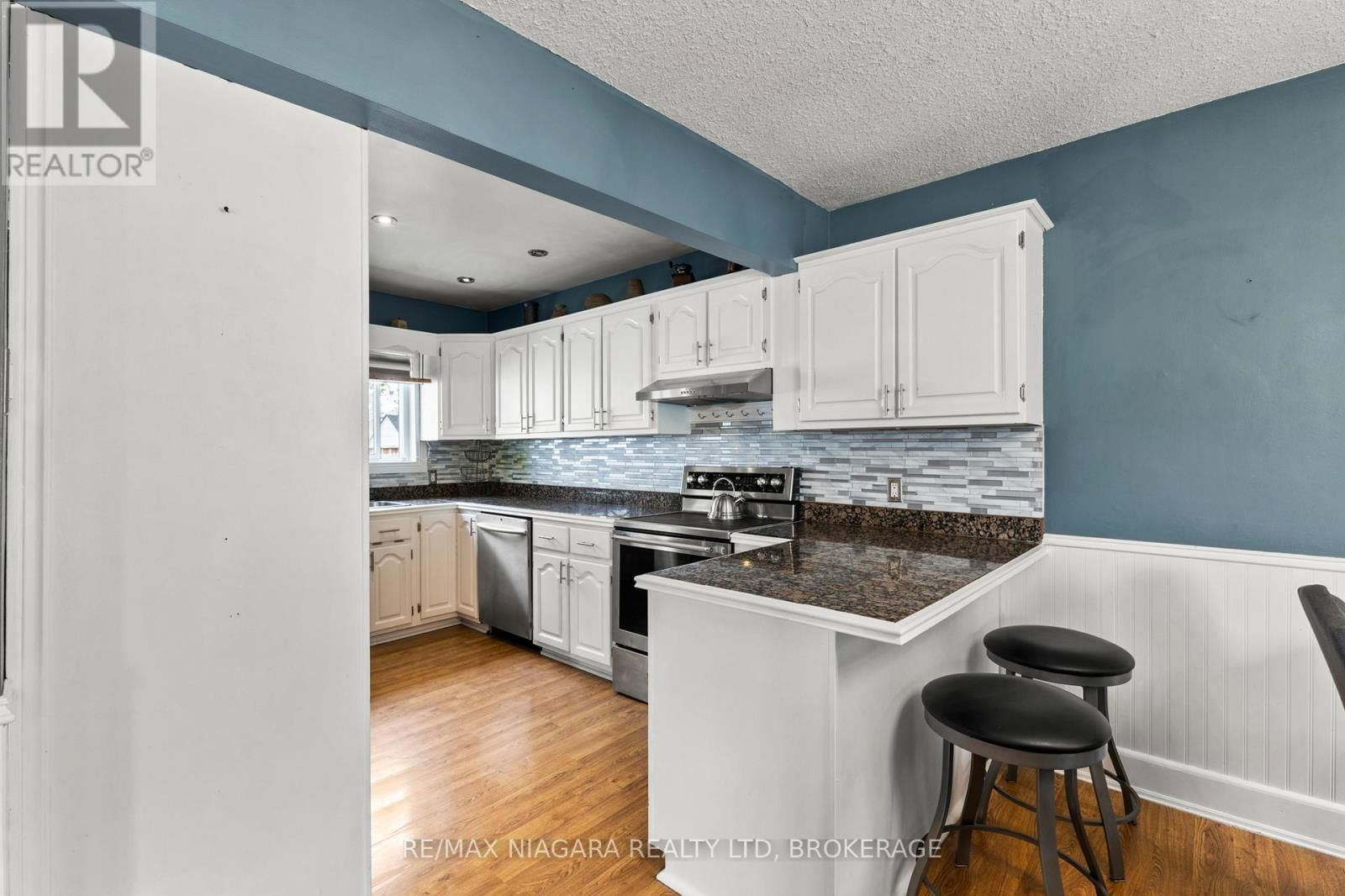 272 WALLACE AVENUE SOUTH Image 12