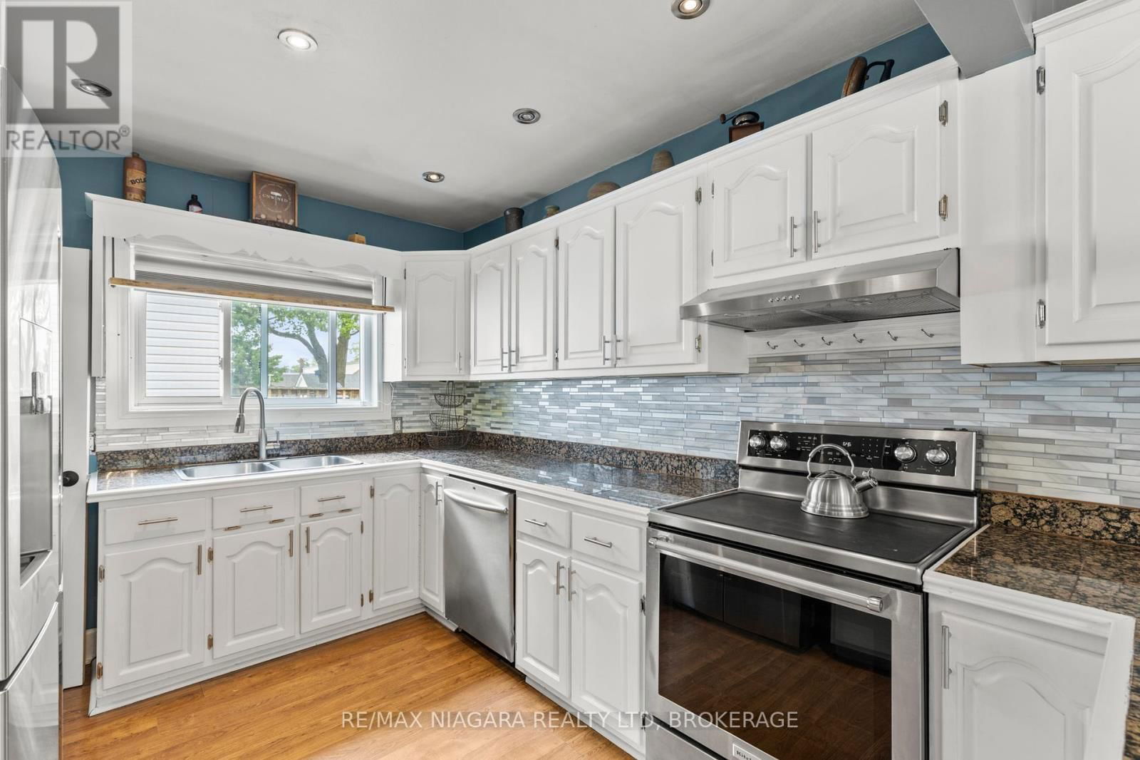 272 WALLACE AVENUE SOUTH Image 13
