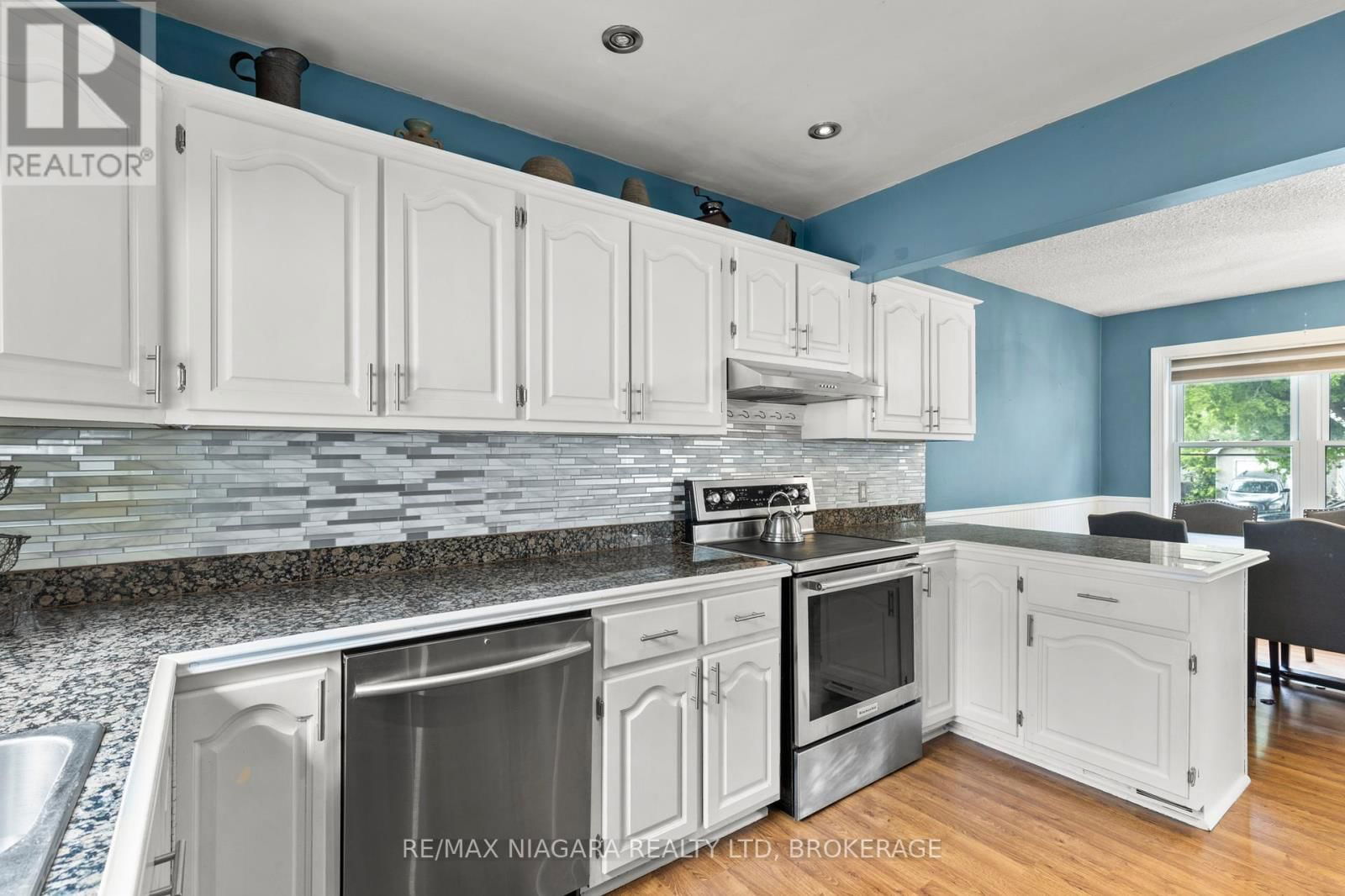 272 WALLACE AVENUE SOUTH Image 15