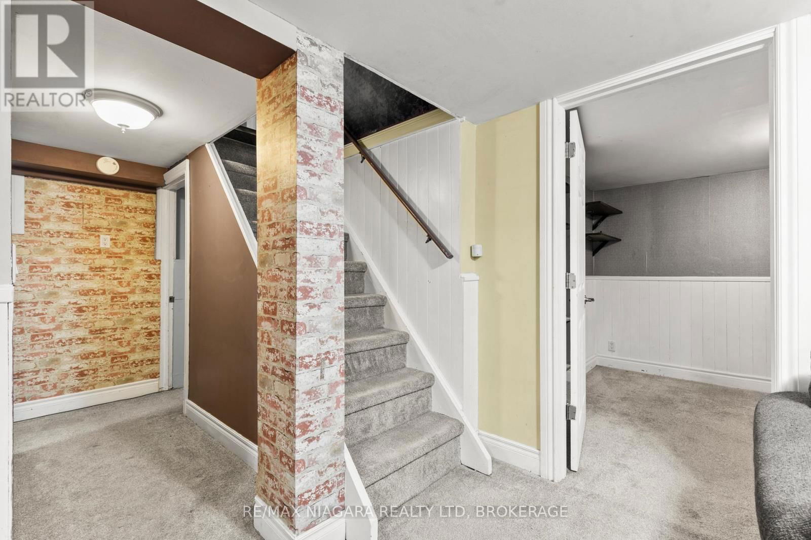 272 WALLACE AVENUE SOUTH Image 22