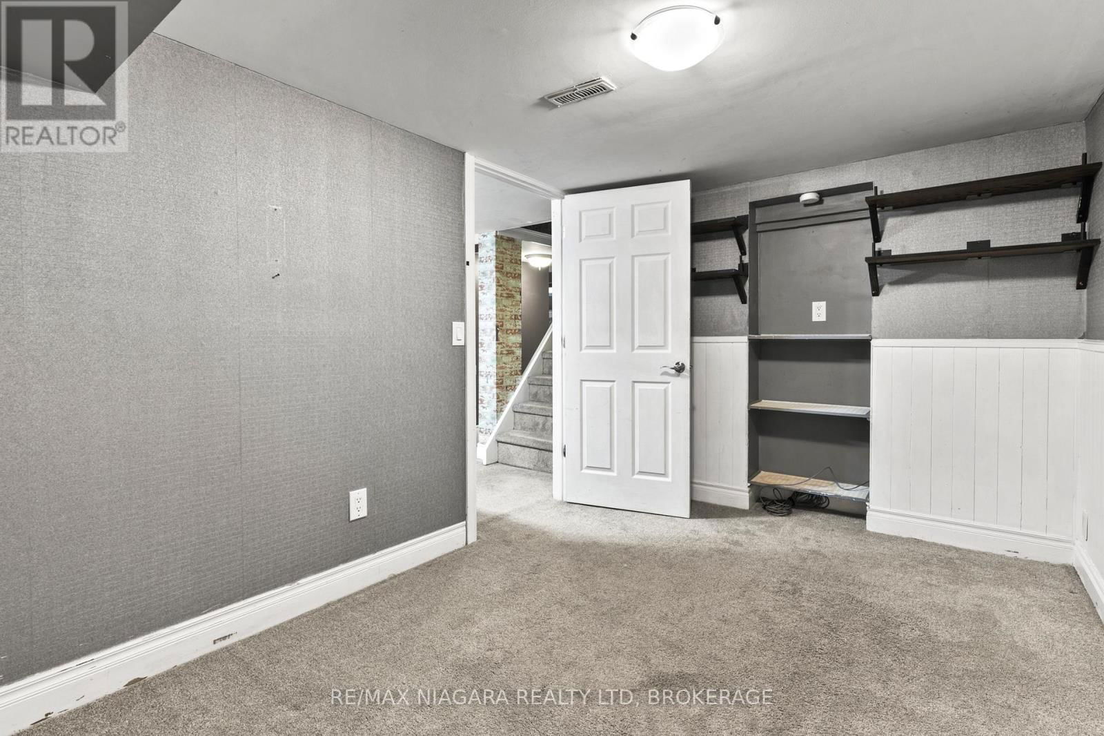 272 WALLACE AVENUE SOUTH Image 32