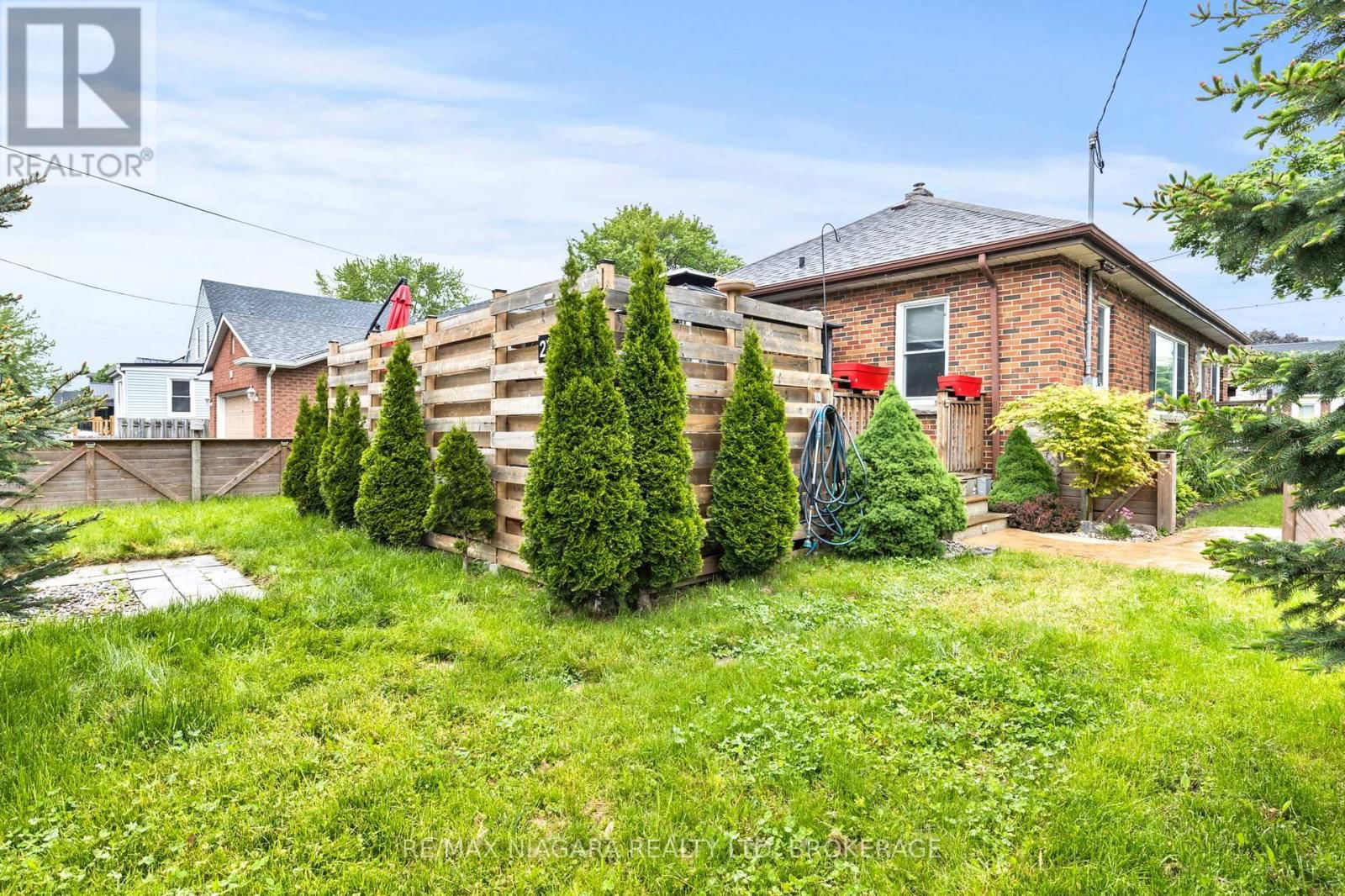 272 WALLACE AVENUE SOUTH Image 36