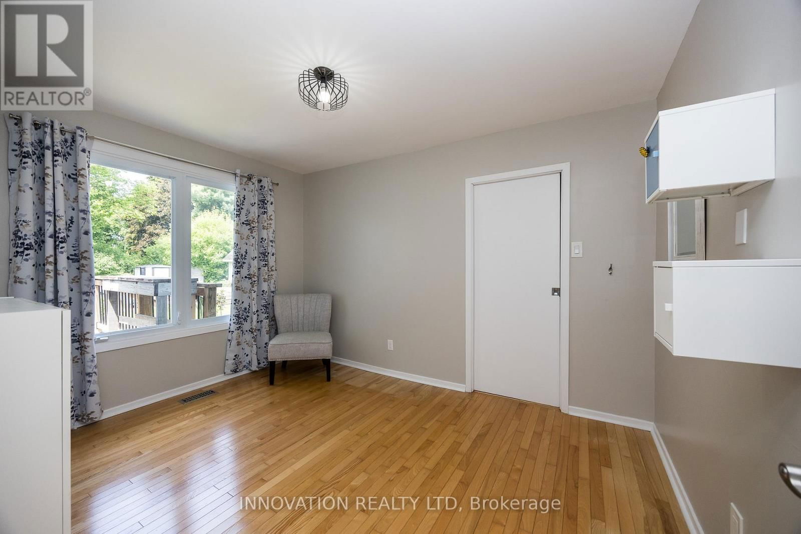 185 MUNRO STREET Image 20