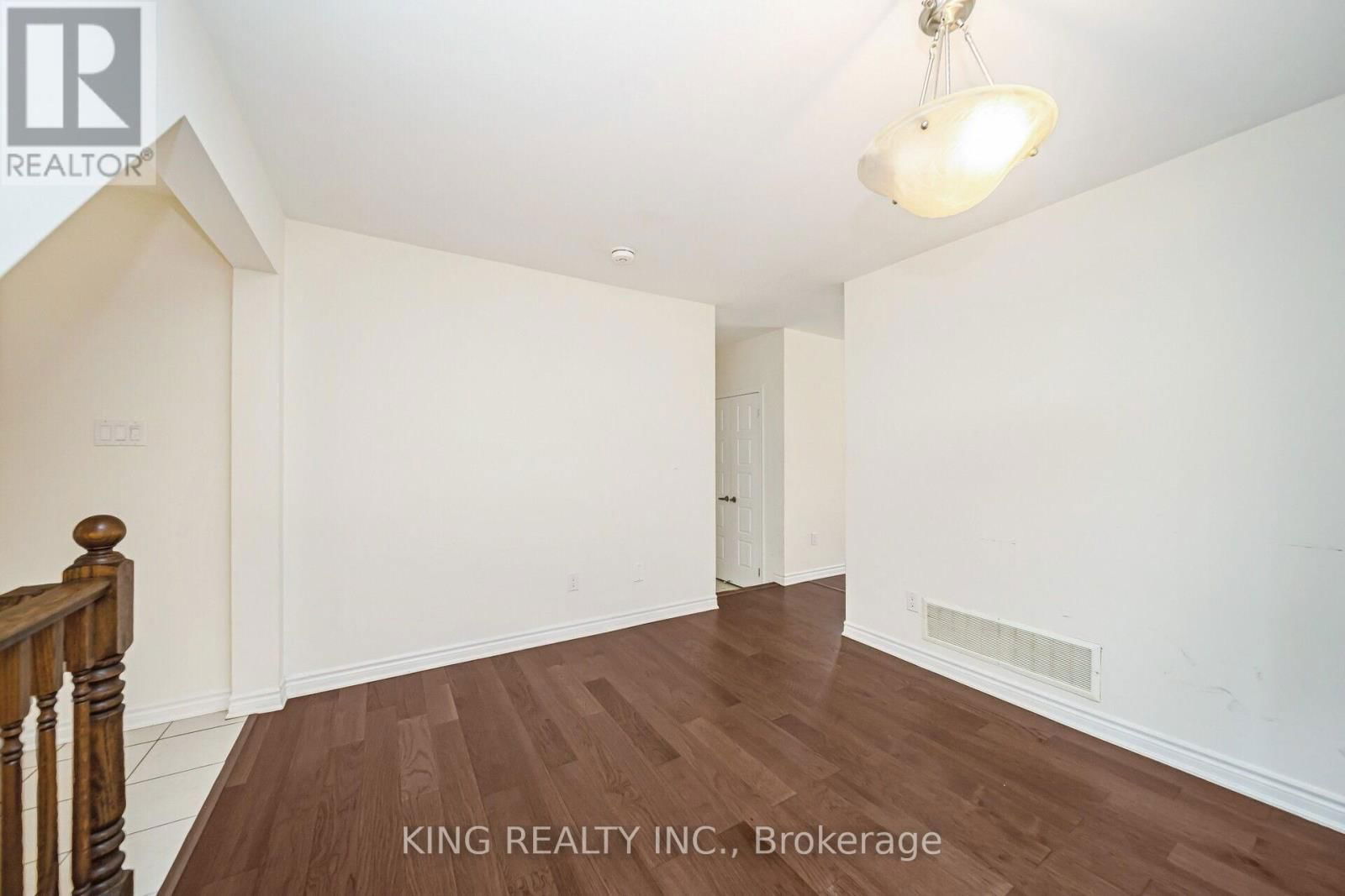 8 POINTER STREET Image 8