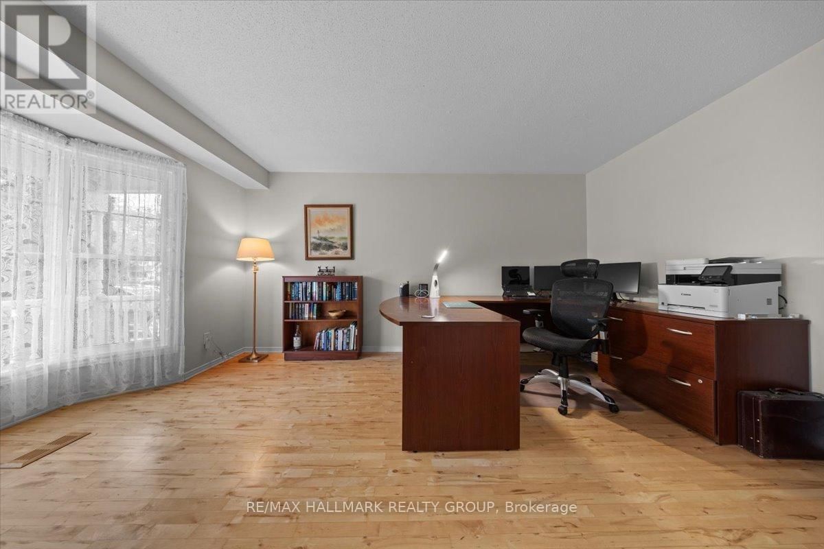 3 CRANTHAM CRESCENT Image 33