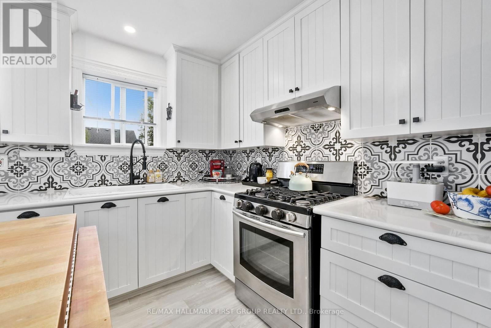 76 JARVIS DRIVE Image 12