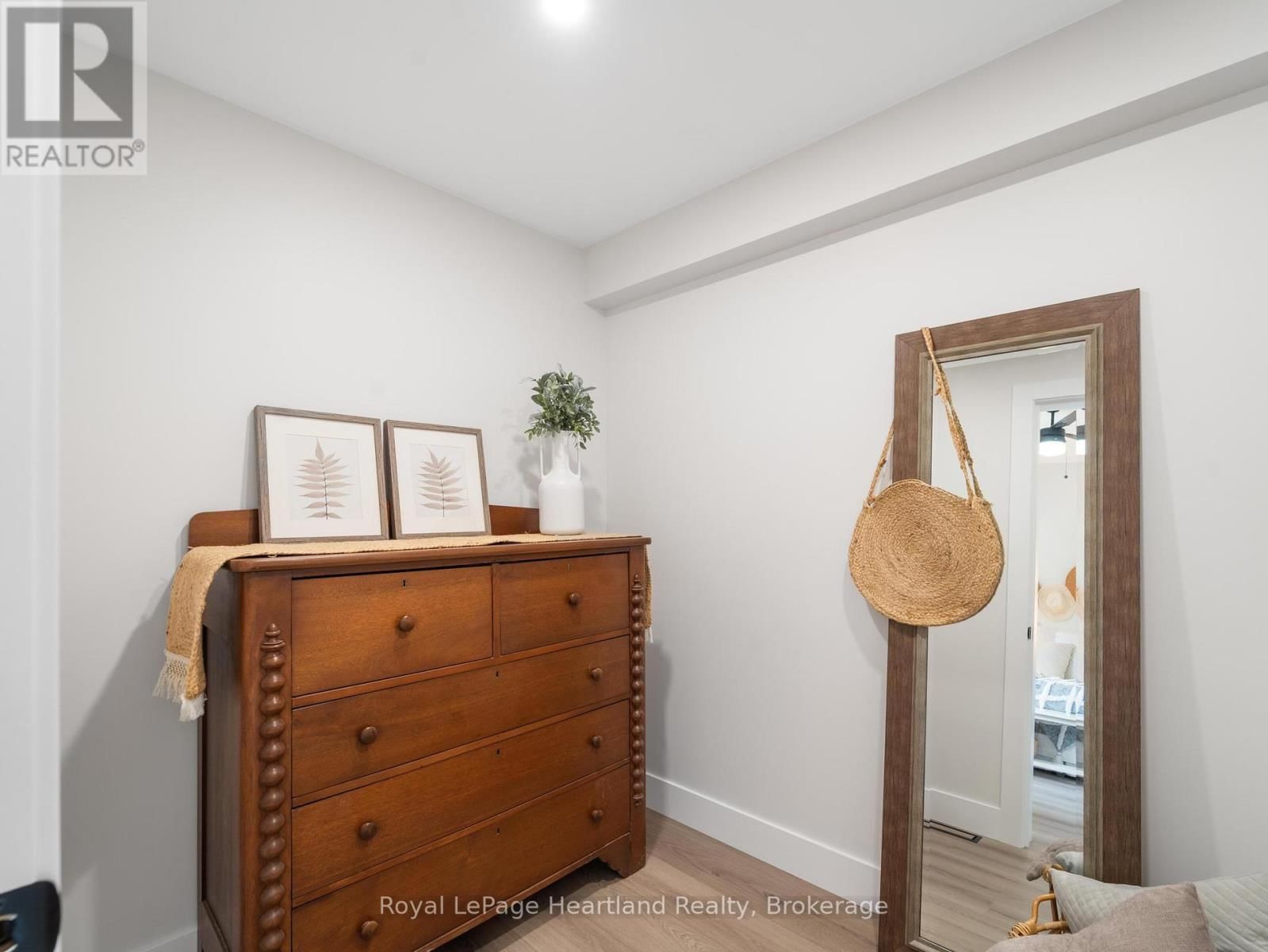 137 PALMERSTON STREET Image 26