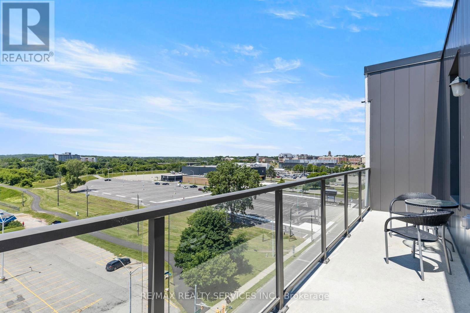 811 - 7 ERIE AVENUE Image 17