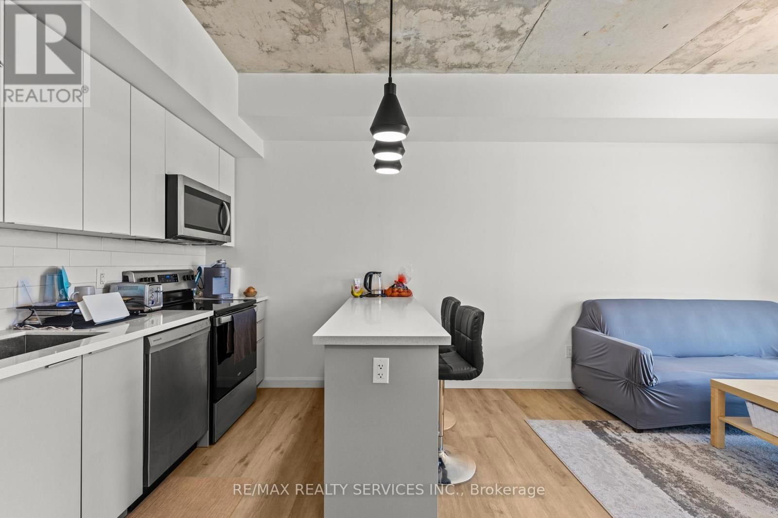 811 - 7 ERIE AVENUE Image 5