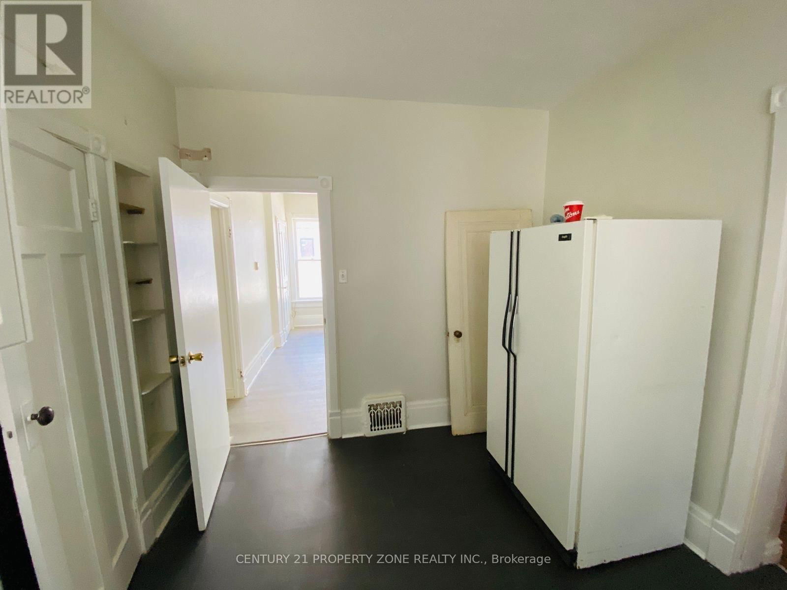 Main - 25 PETER STREET Image 3