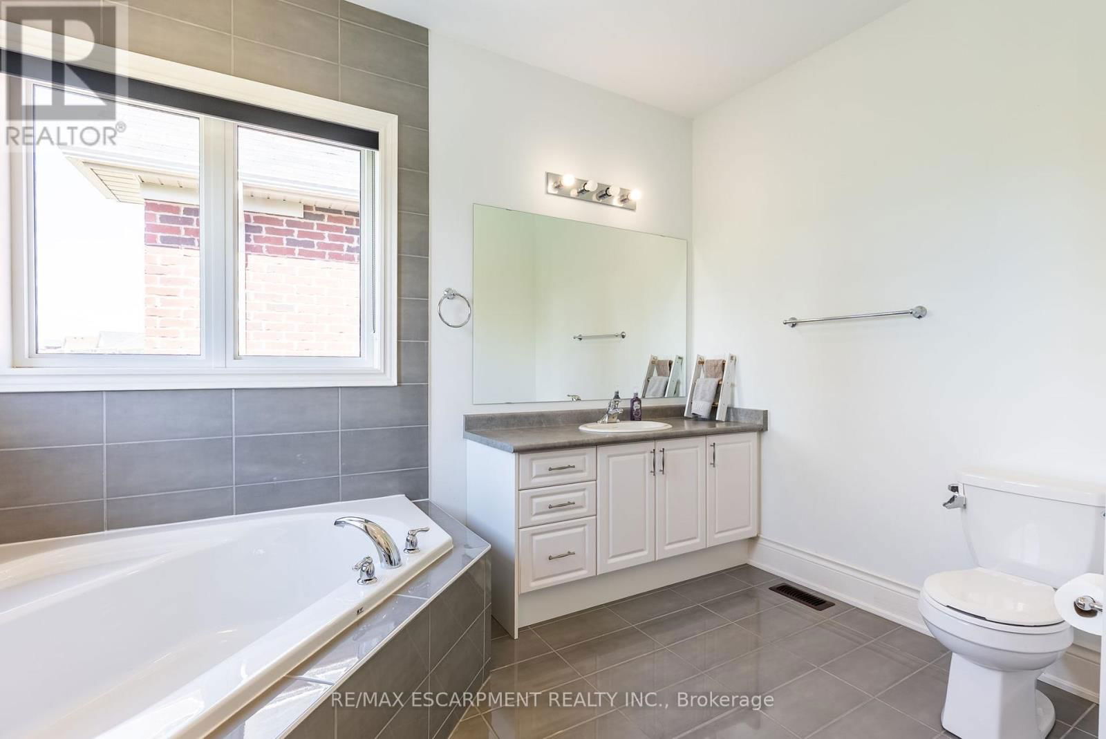 219 HUMPHREY STREET Image 13