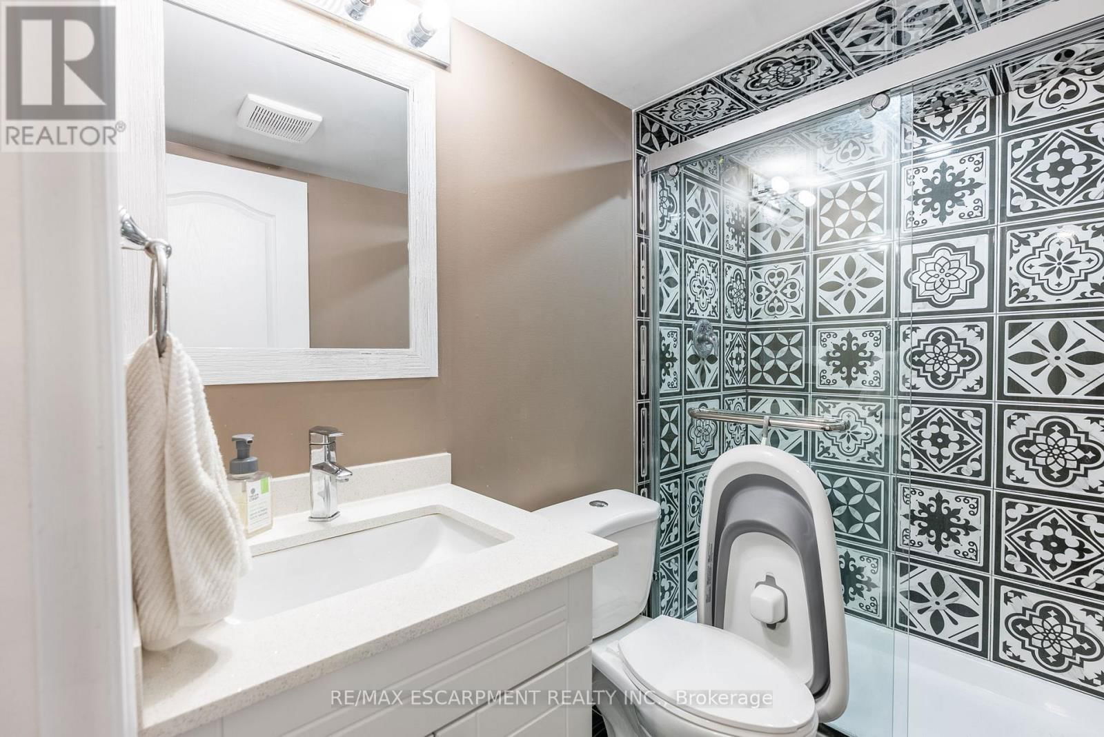 219 HUMPHREY STREET Image 23