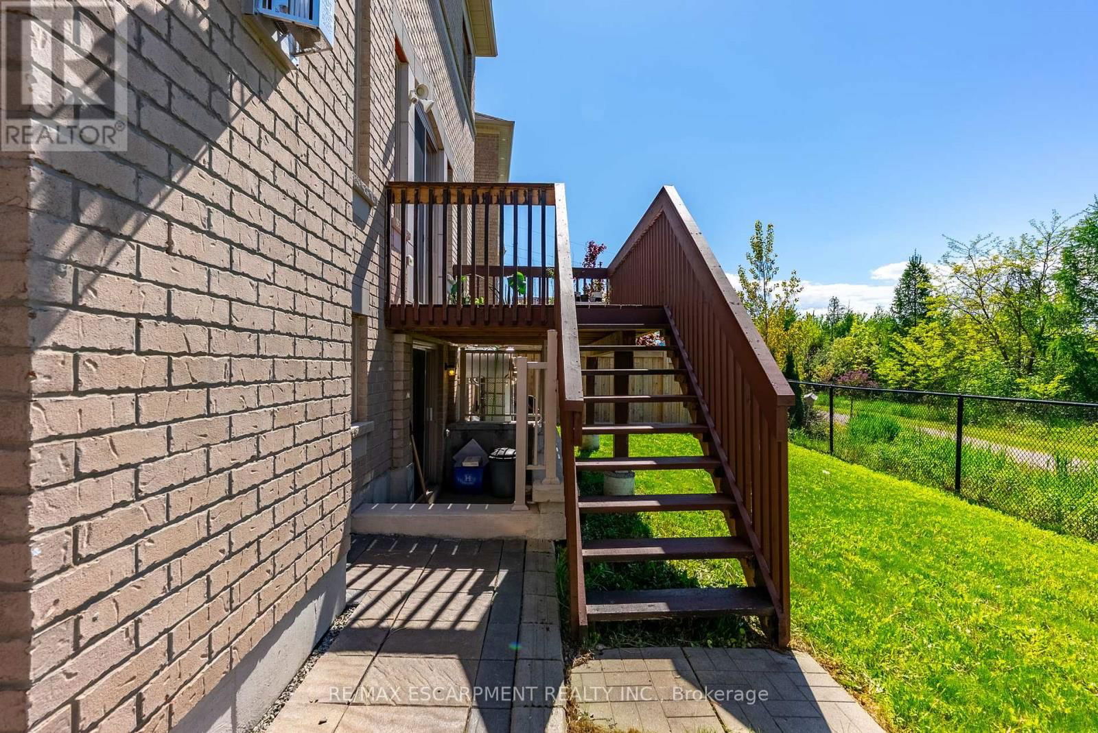 219 HUMPHREY STREET Image 28