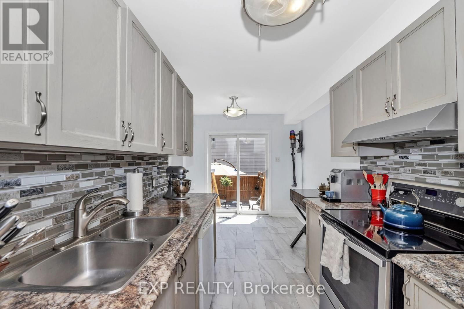 232 MEADOWBREEZE DRIVE Image 12
