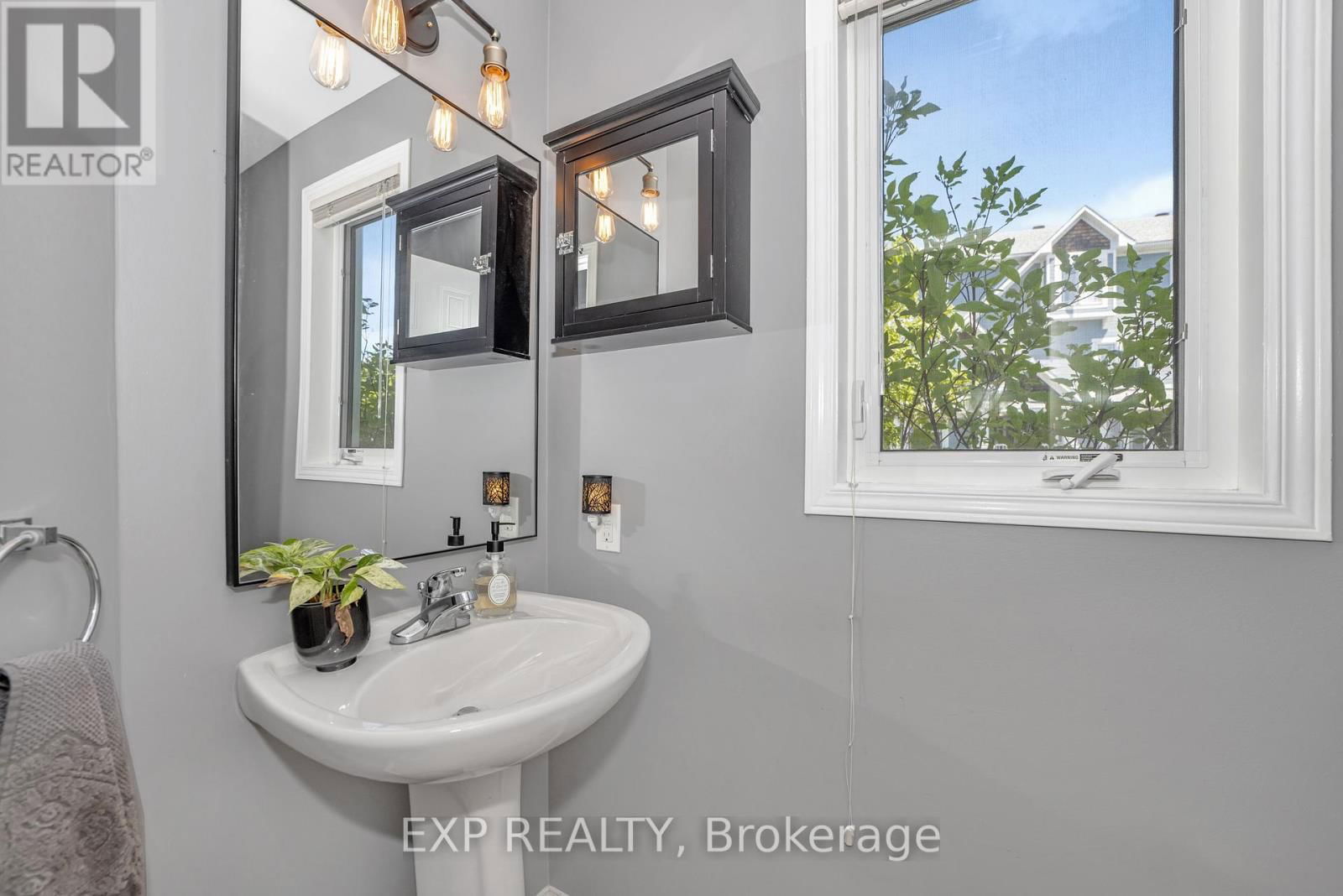 232 MEADOWBREEZE DRIVE Image 6