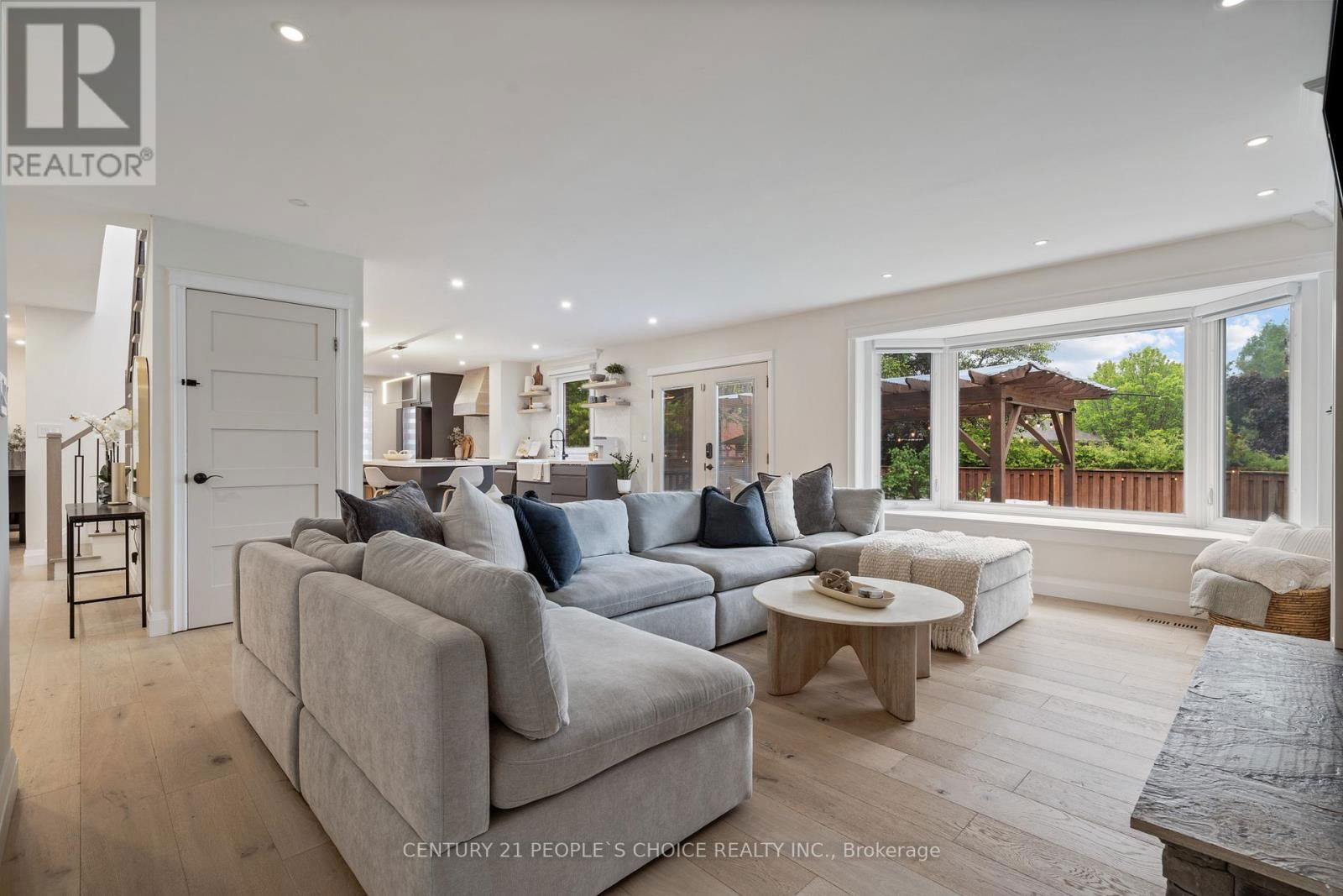 7 CARL CRESCENT Image 12