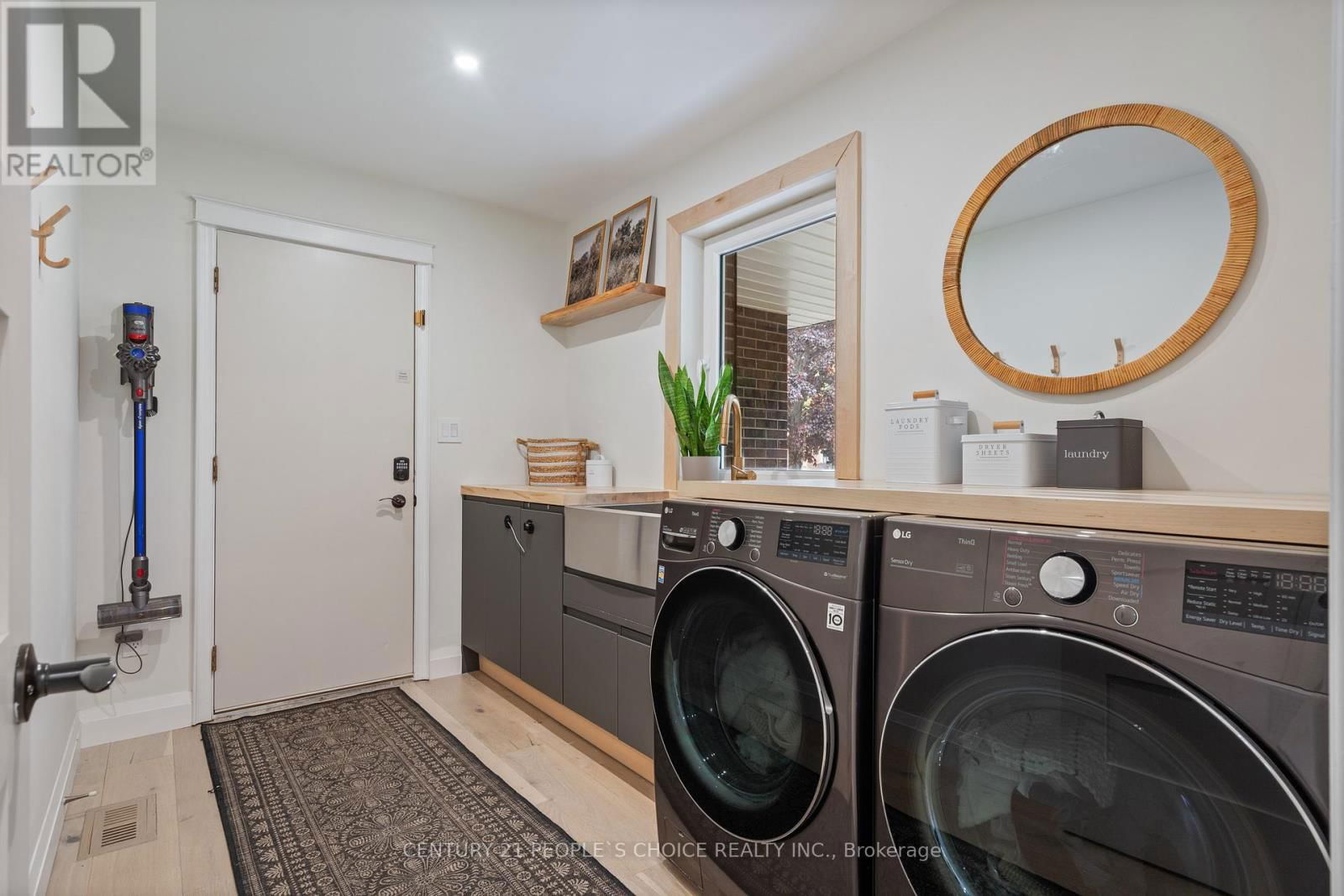 7 CARL CRESCENT Image 16