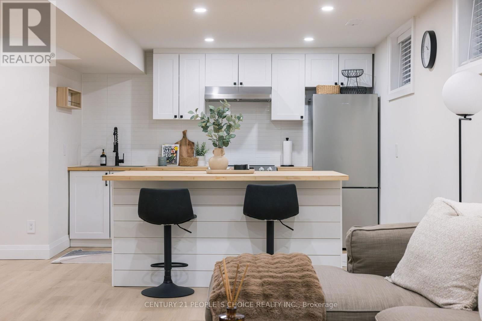 7 CARL CRESCENT Image 32