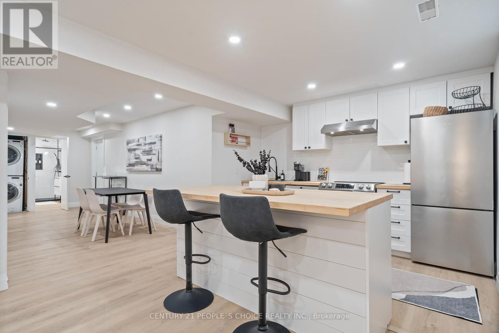 7 CARL CRESCENT Image 34