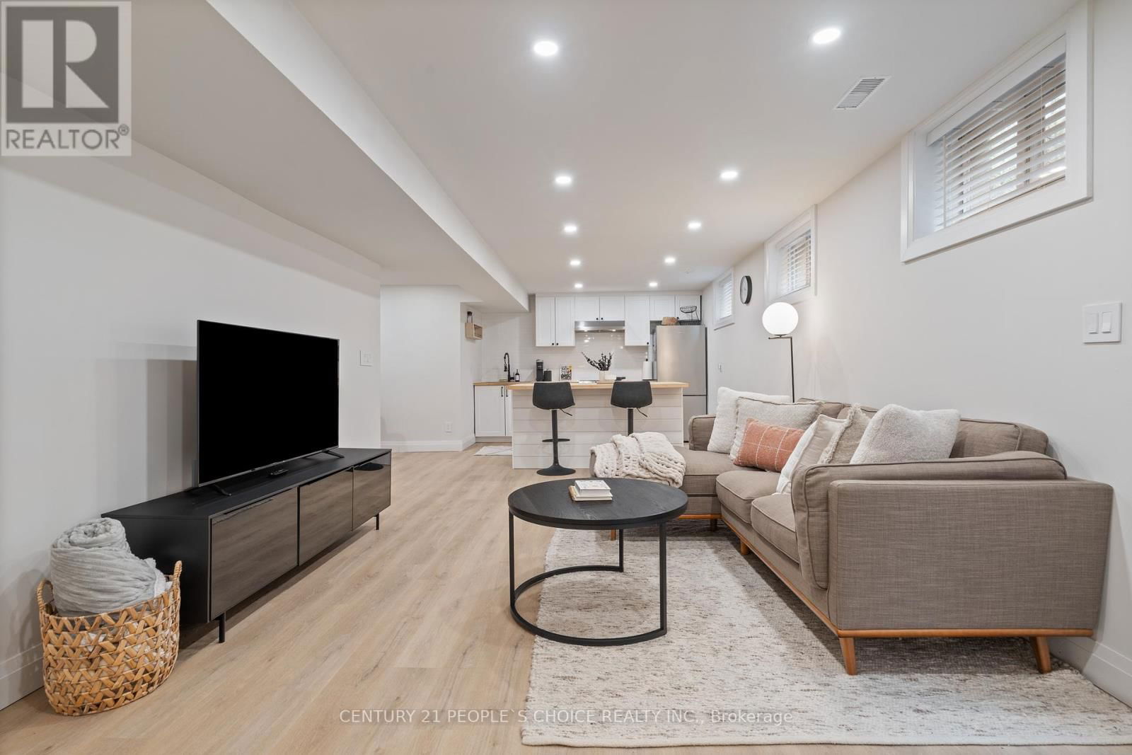 7 CARL CRESCENT Image 35
