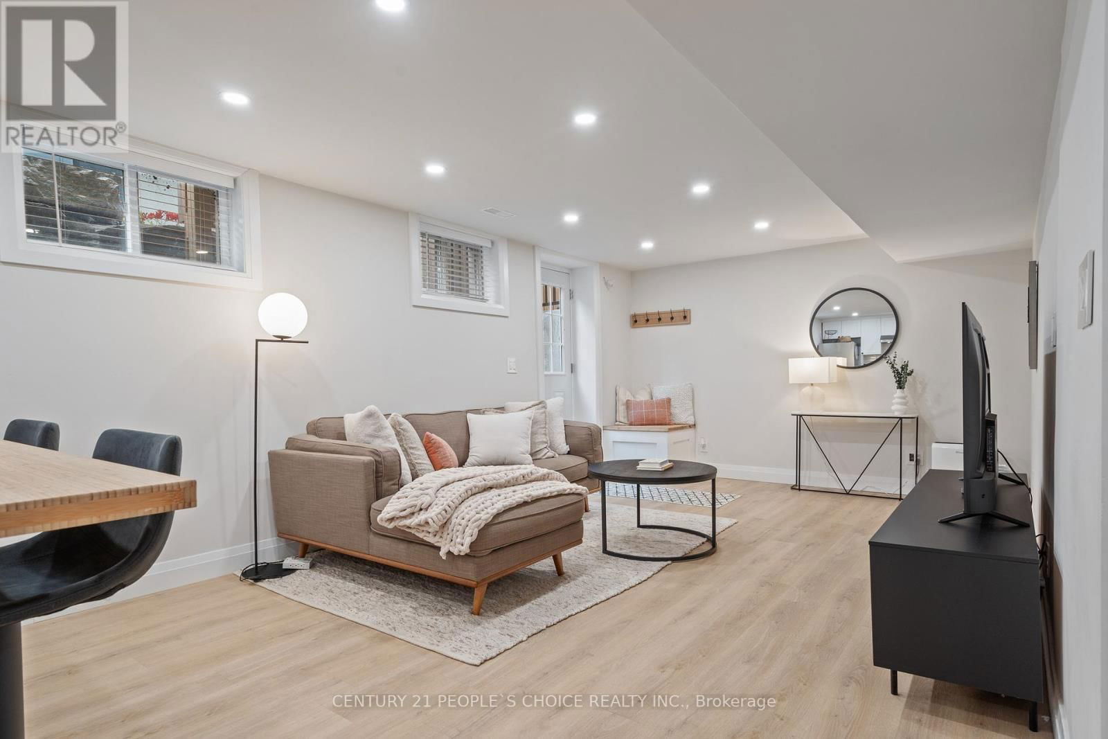 7 CARL CRESCENT Image 36