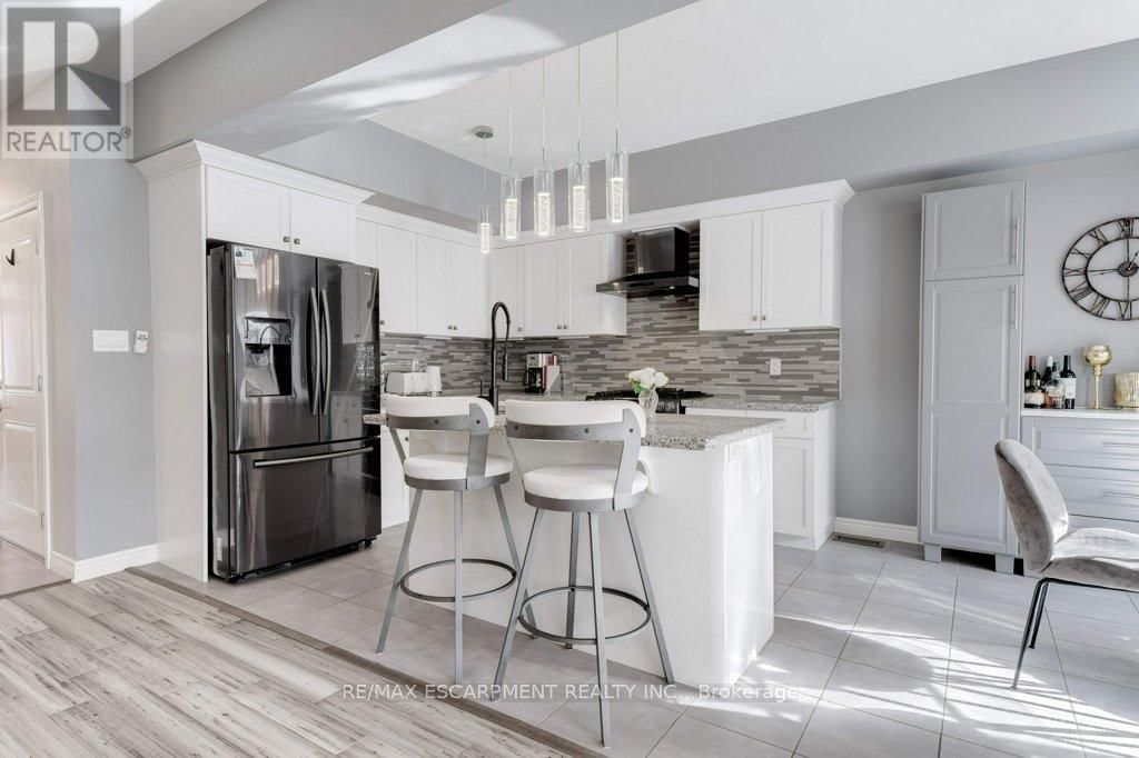 12 - 98 SHOREVIEW PLACE Image 12