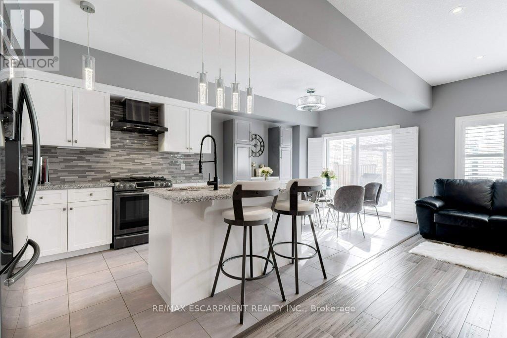 12 - 98 SHOREVIEW PLACE Image 14