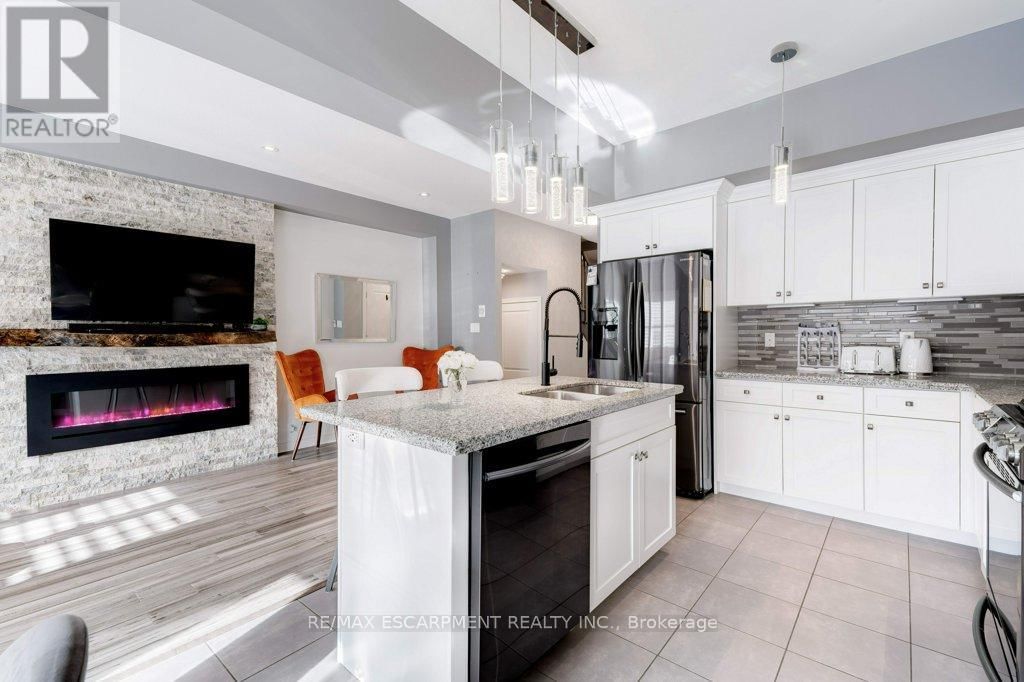 12 - 98 SHOREVIEW PLACE Image 15