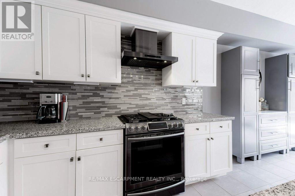 12 - 98 SHOREVIEW PLACE Image 17