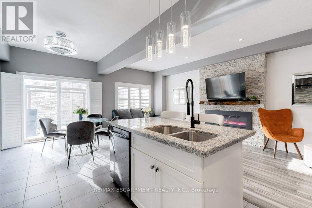 12 - 98 SHOREVIEW PLACE Image 19
