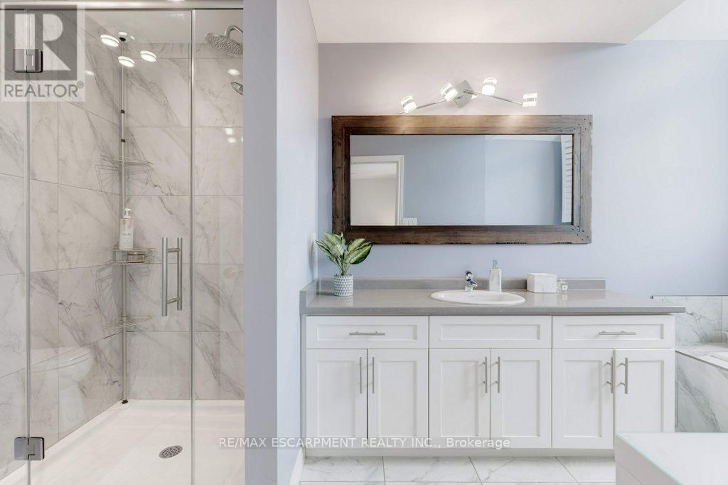 12 - 98 SHOREVIEW PLACE Image 29