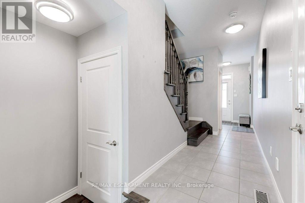12 - 98 SHOREVIEW PLACE Image 6