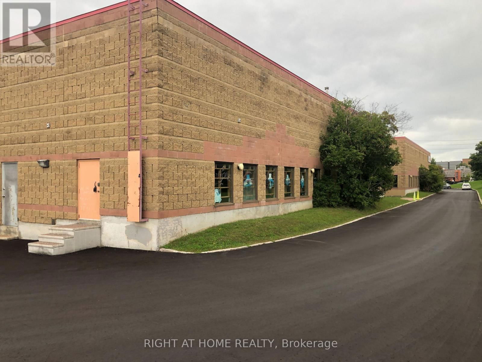 716 INDUSTRIAL AVENUE Image 17