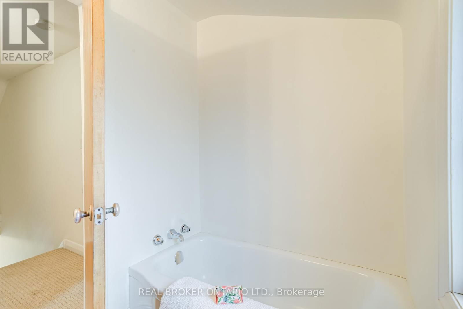 21 GAILMONT DRIVE Image 24